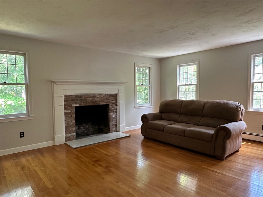 54 Kettle Hole Rd
