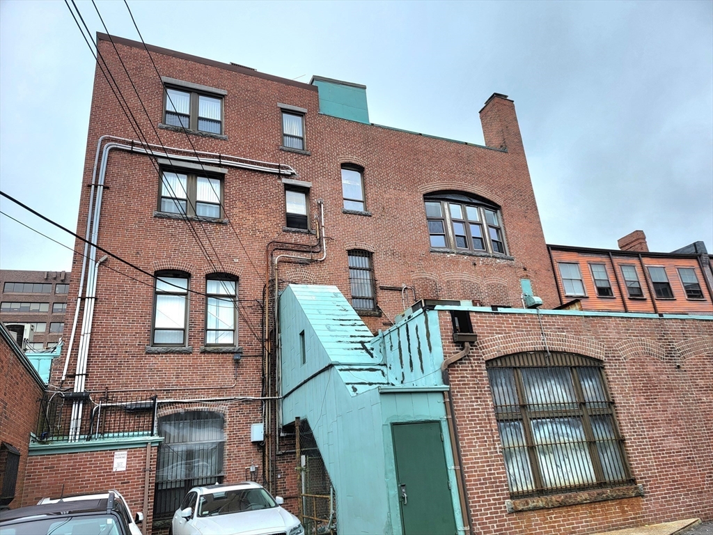 1372 Hancock St, 403