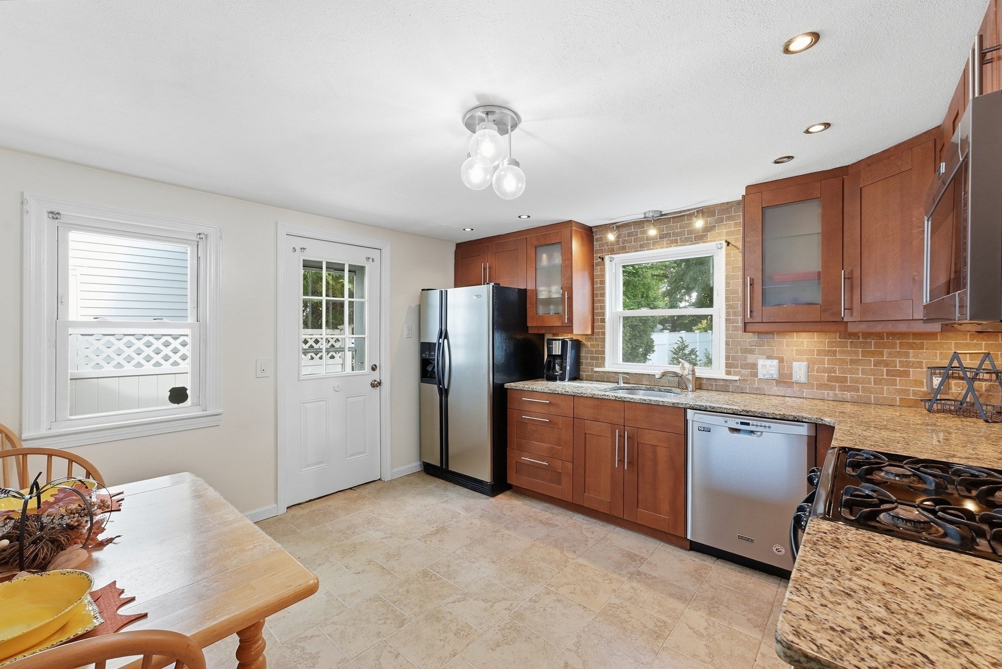 401 Kings Hwy, West Springfield, MA Photo #10