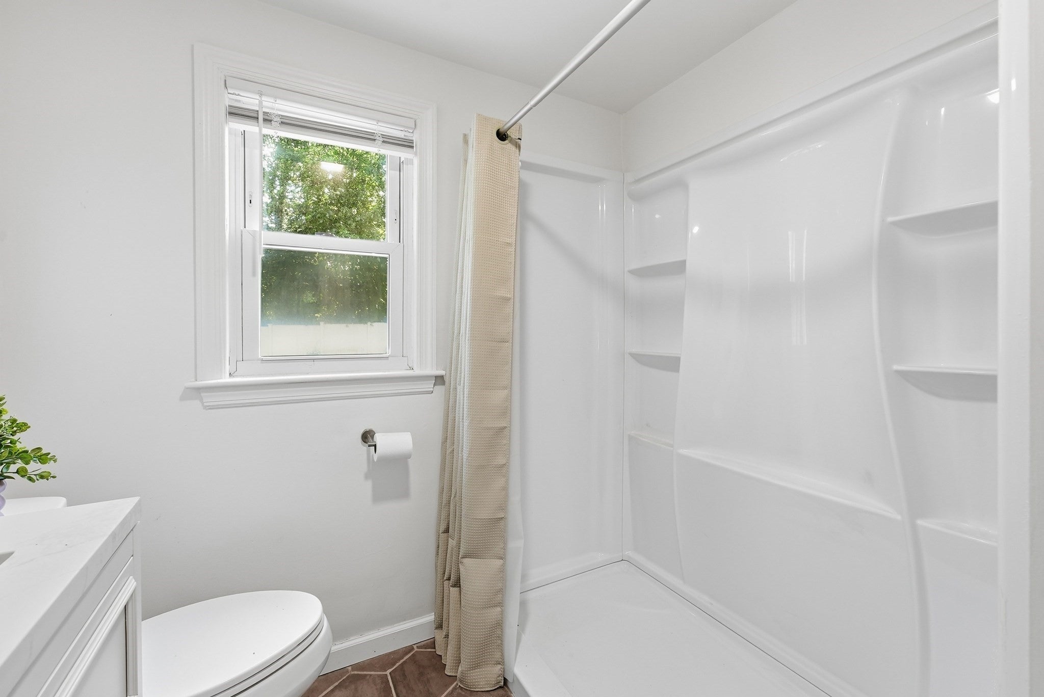 401 Kings Hwy, West Springfield, MA Photo #17