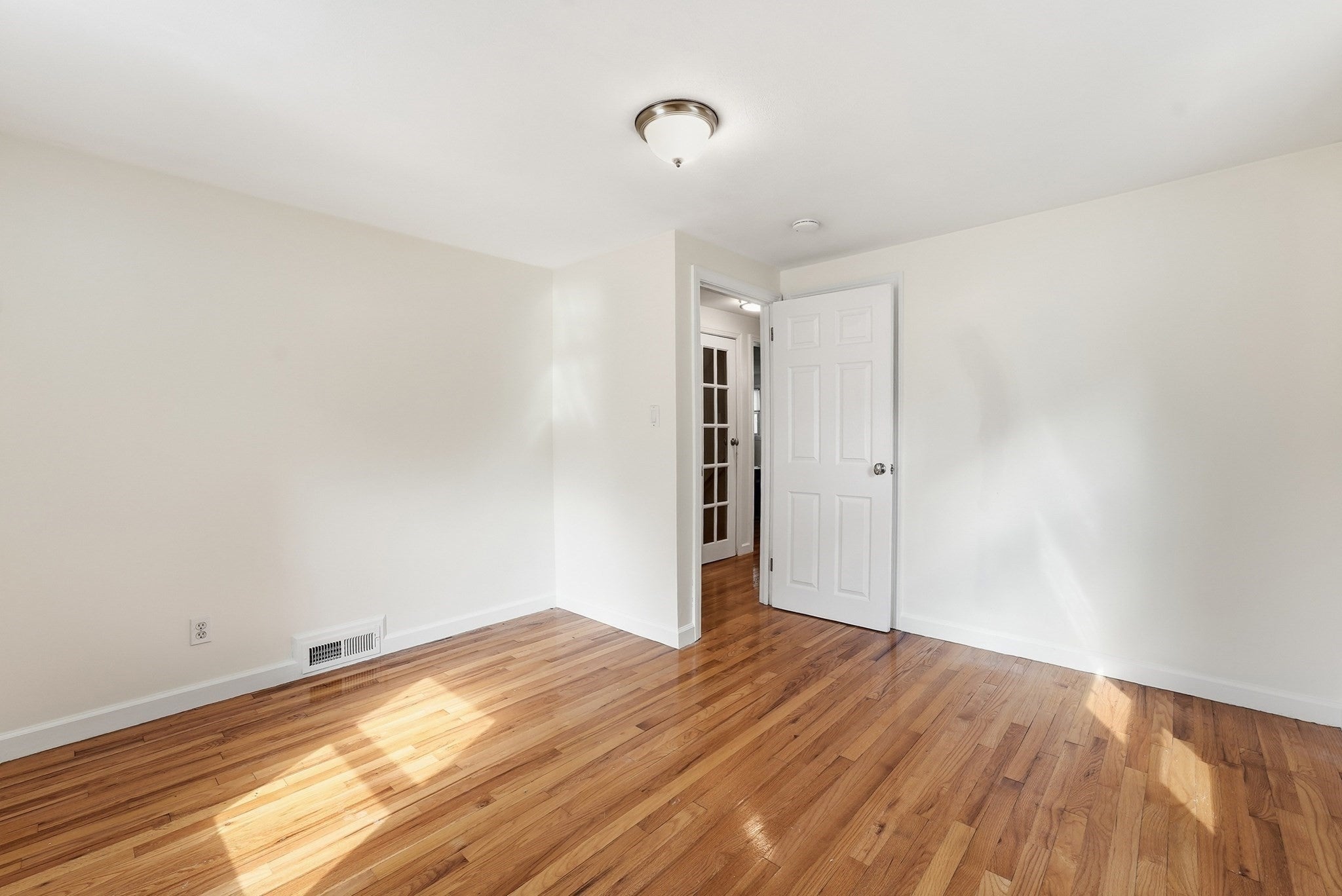 401 Kings Hwy, West Springfield, MA Photo #20