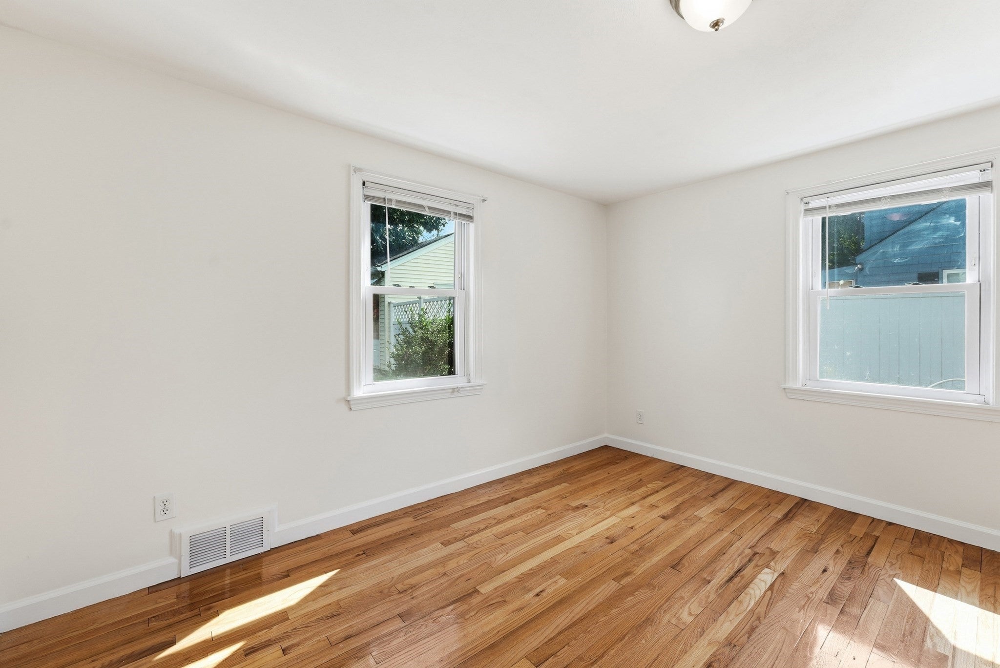 401 Kings Hwy, West Springfield, MA Photo #18