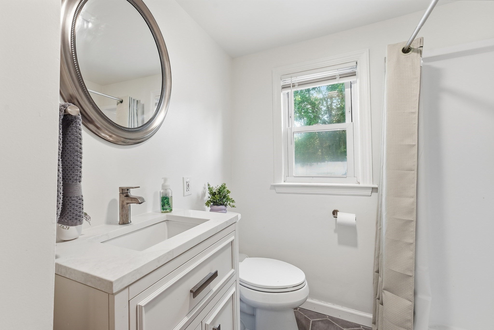401 Kings Hwy, West Springfield, MA Photo #16