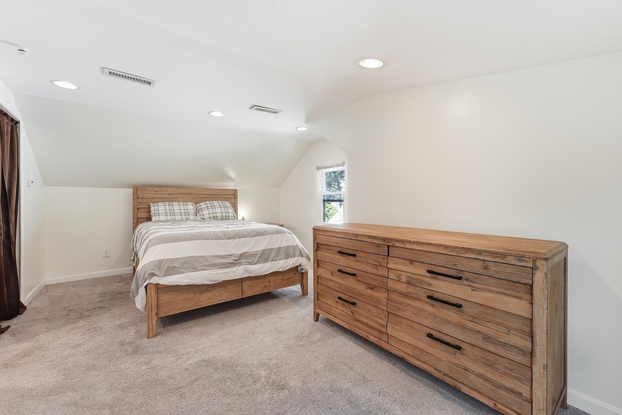 401 Kings Hwy, West Springfield, MA Photo #23