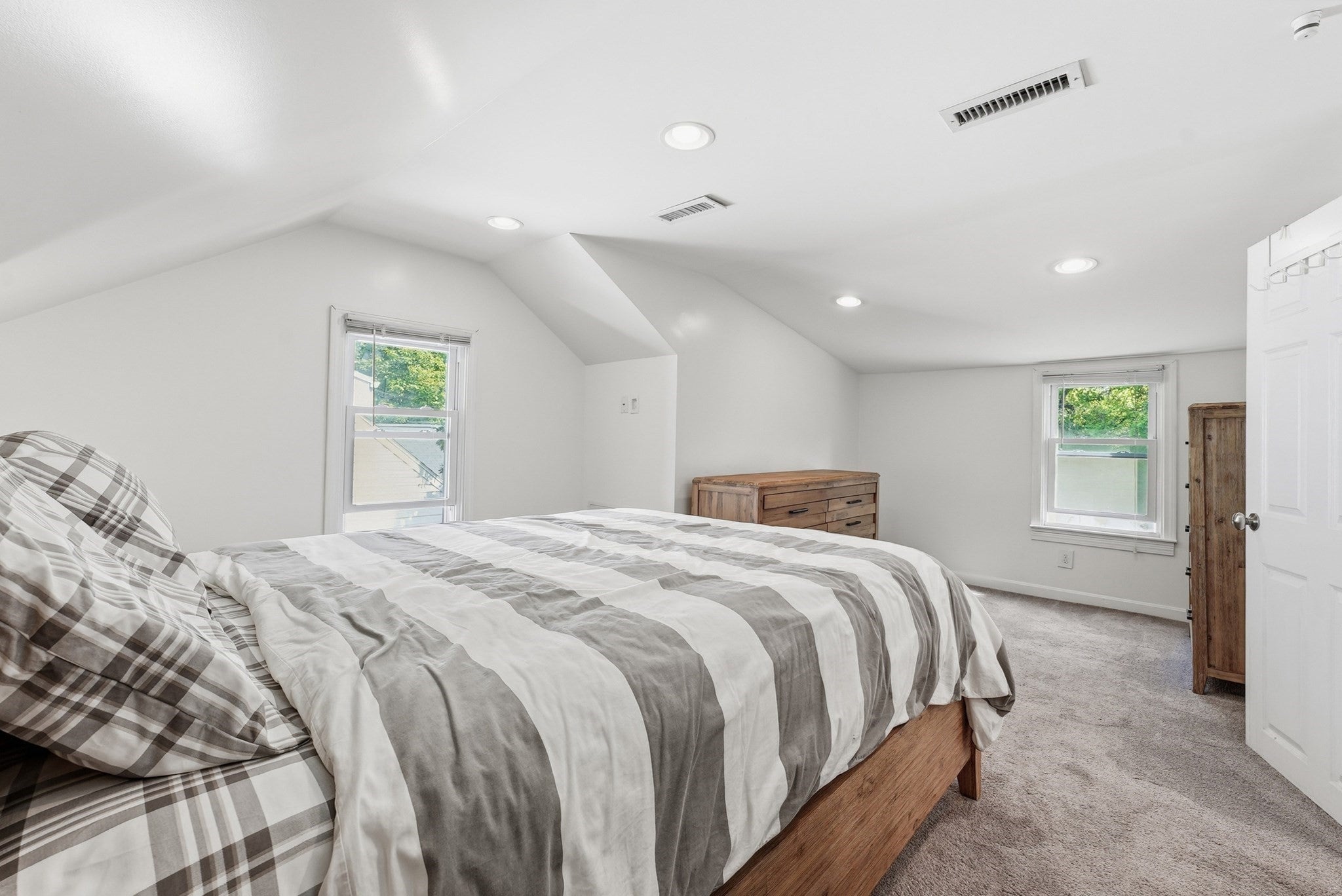401 Kings Hwy, West Springfield, MA Photo #22