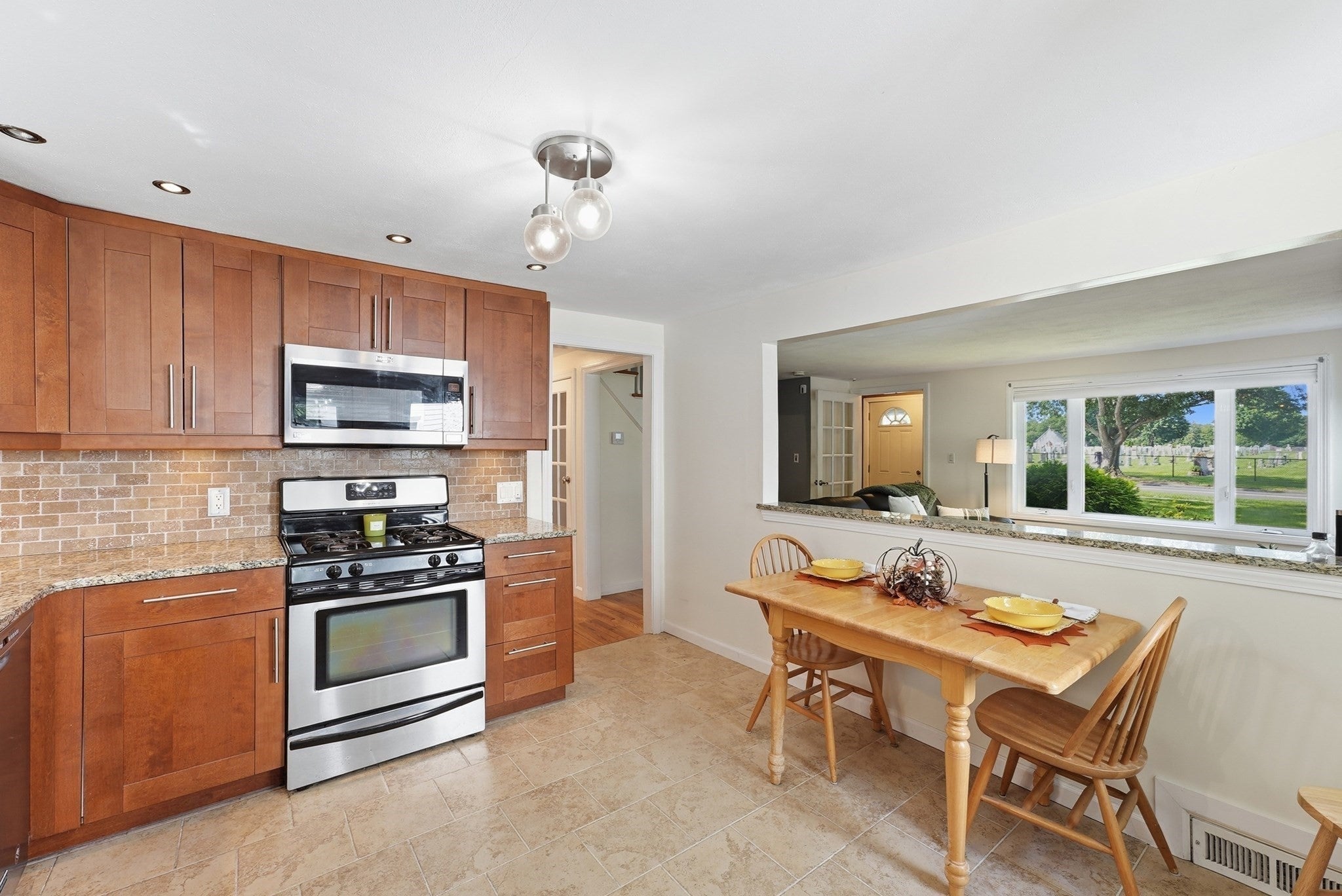 401 Kings Hwy, West Springfield, MA Photo #11