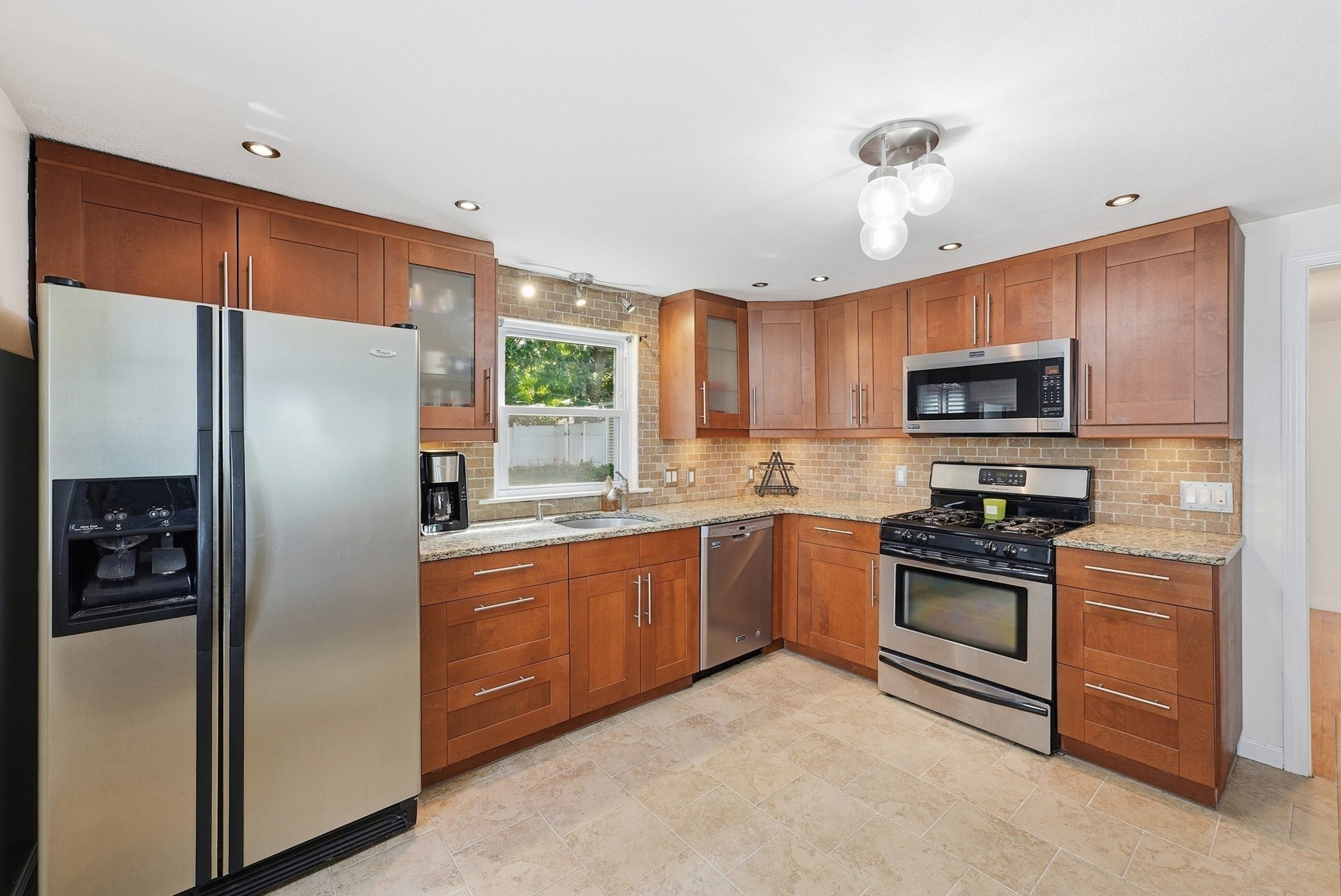 401 Kings Hwy, West Springfield, MA Photo #9