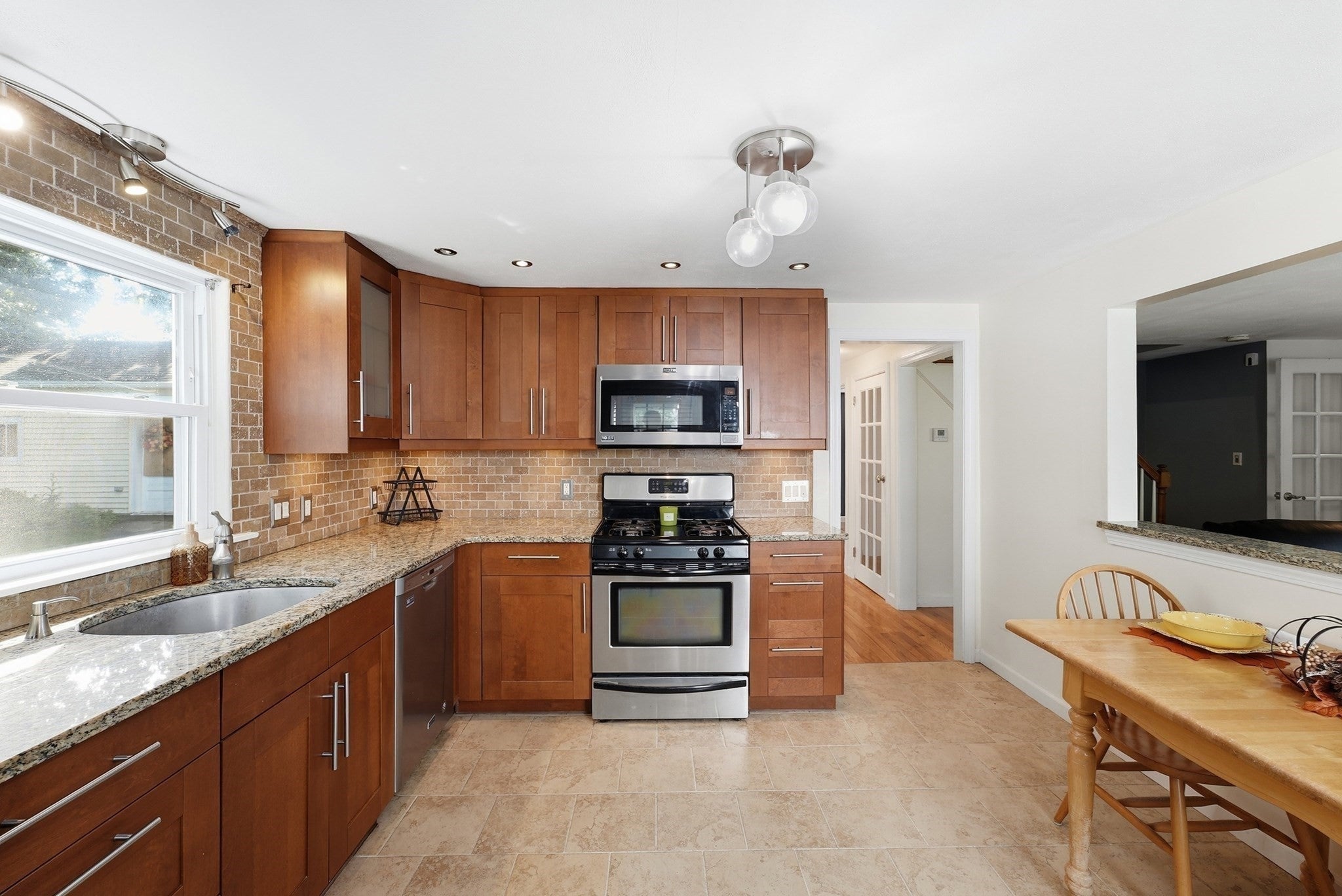 401 Kings Hwy, West Springfield, MA Photo #13