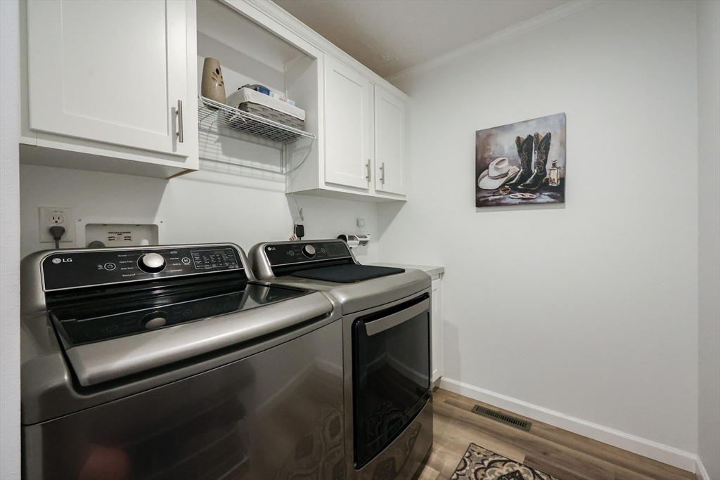 North Attleboro, Massachusetts 02760, United States, 2 Bedrooms Bedrooms, ,2 BathroomsBathrooms,Residential,Pending,144799