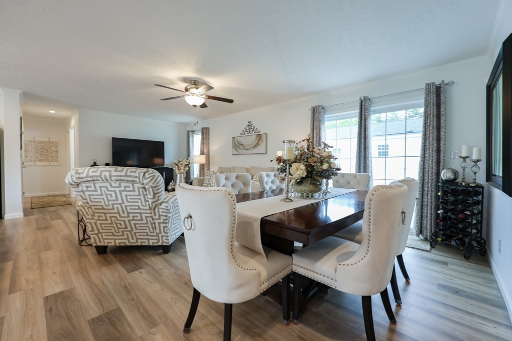 North Attleboro, Massachusetts 02760, United States, 2 Bedrooms Bedrooms, ,2 BathroomsBathrooms,Residential,Pending,144799