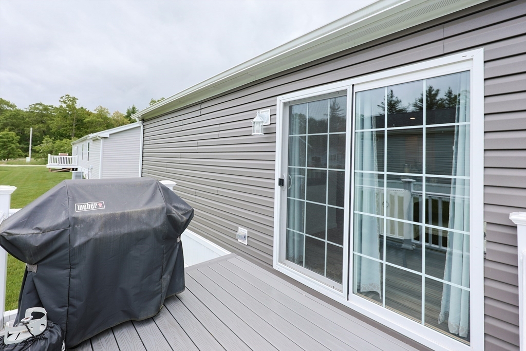 North Attleboro, Massachusetts 02760, United States, 2 Bedrooms Bedrooms, ,2 BathroomsBathrooms,Residential,Pending,144799