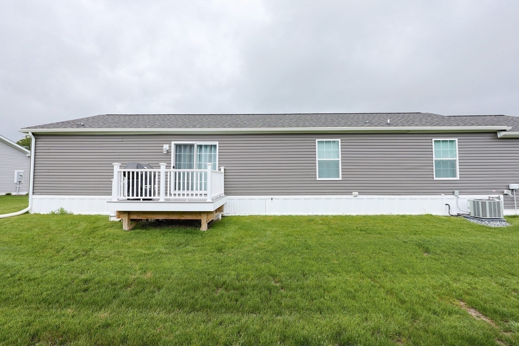 North Attleboro, Massachusetts 02760, United States, 2 Bedrooms Bedrooms, ,2 BathroomsBathrooms,Residential,Pending,144799