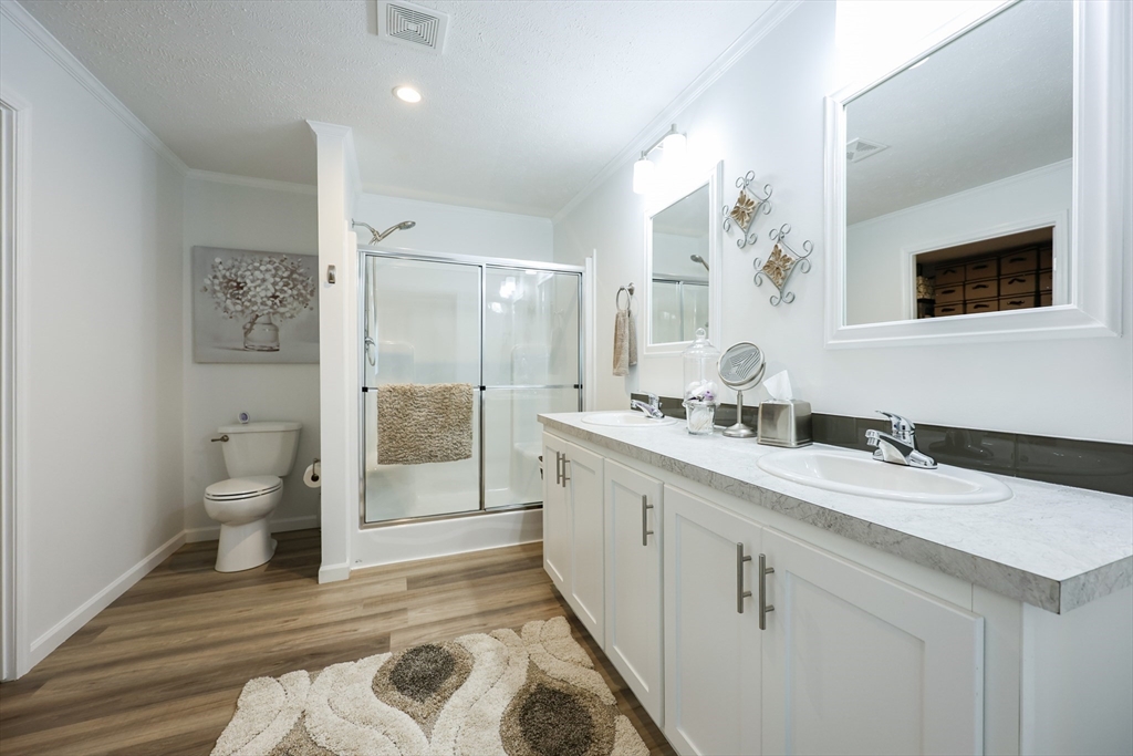 North Attleboro, Massachusetts 02760, United States, 2 Bedrooms Bedrooms, ,2 BathroomsBathrooms,Residential,Pending,144799