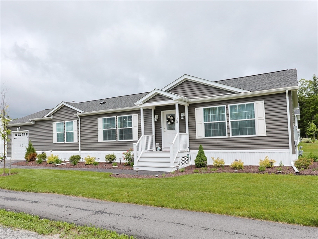 North Attleboro, Massachusetts 02760, United States, 2 Bedrooms Bedrooms, ,2 BathroomsBathrooms,Residential,Pending,144799