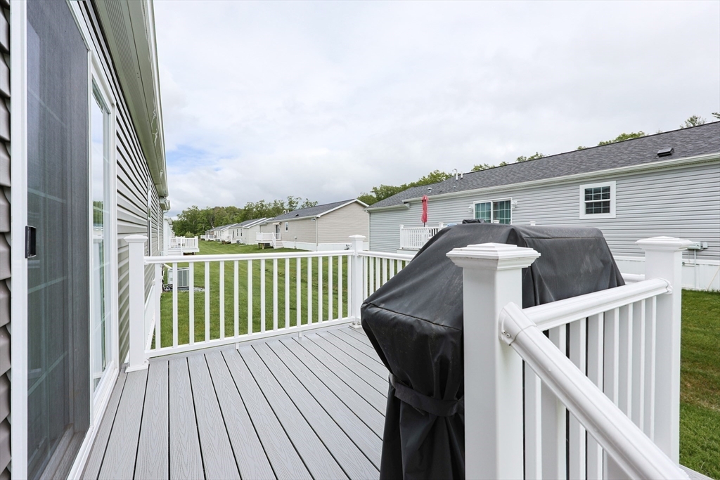 North Attleboro, Massachusetts 02760, United States, 2 Bedrooms Bedrooms, ,2 BathroomsBathrooms,Residential,Pending,144799