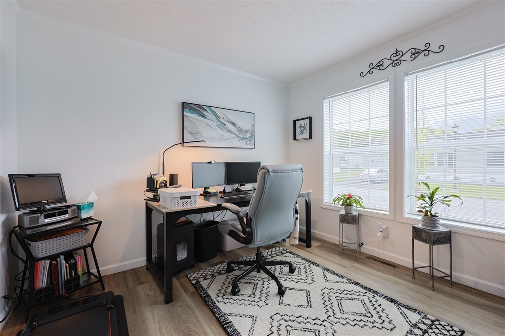 North Attleboro, Massachusetts 02760, United States, 2 Bedrooms Bedrooms, ,2 BathroomsBathrooms,Residential,Pending,144799