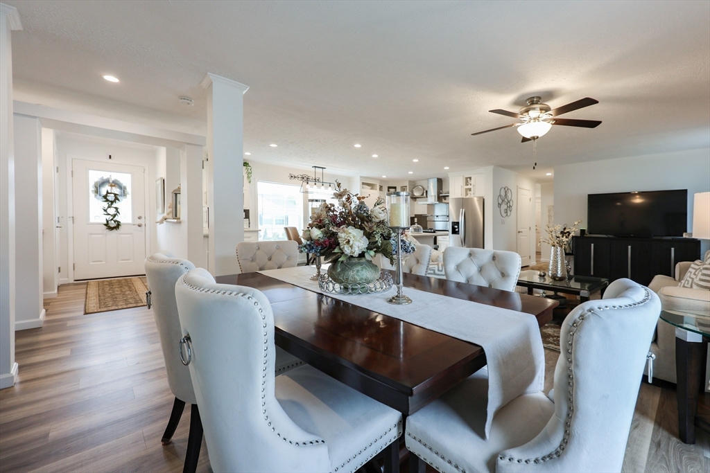 North Attleboro, Massachusetts 02760, United States, 2 Bedrooms Bedrooms, ,2 BathroomsBathrooms,Residential,Pending,144799