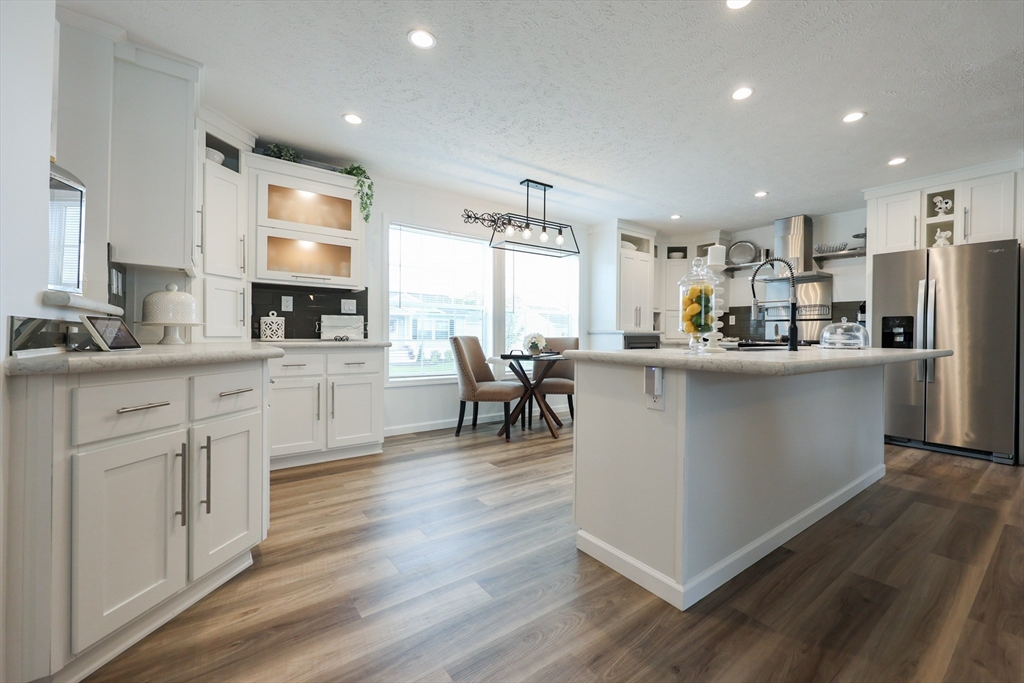 North Attleboro, Massachusetts 02760, United States, 2 Bedrooms Bedrooms, ,2 BathroomsBathrooms,Residential,Pending,144799