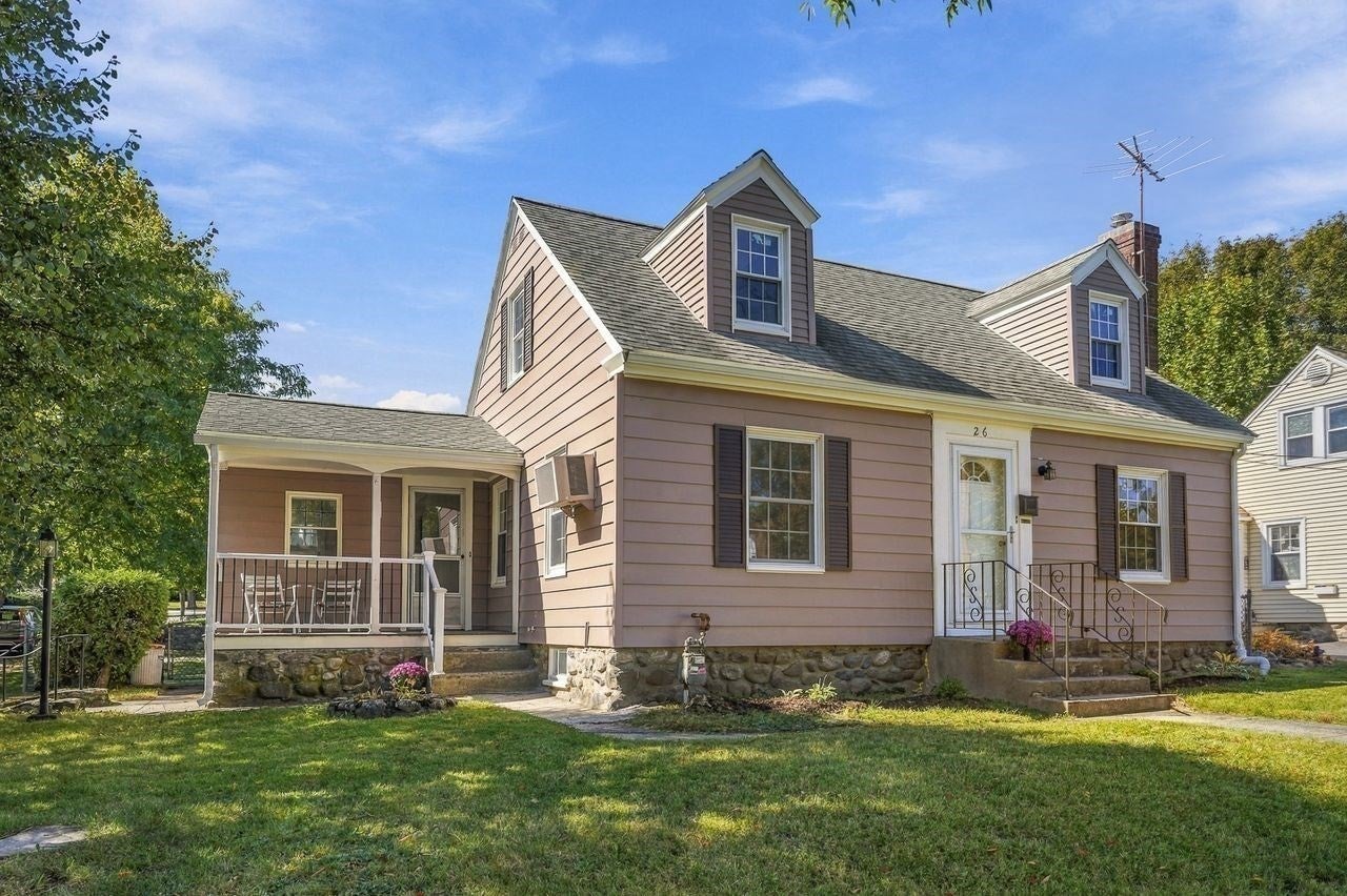 26 Calumet Ave, Worcester MA 01606