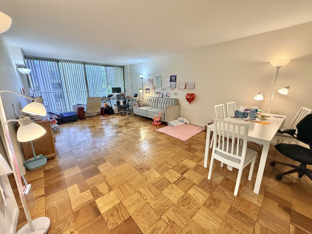 99 Pond Ave 424