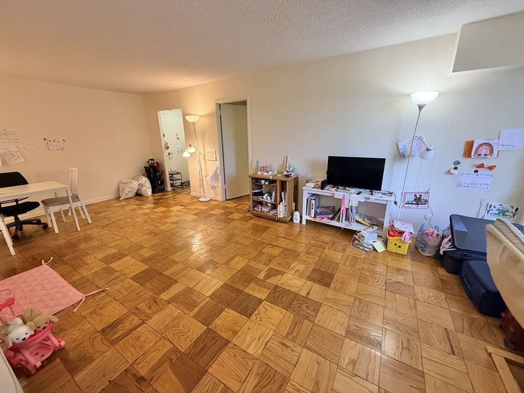 99 Pond Ave 424