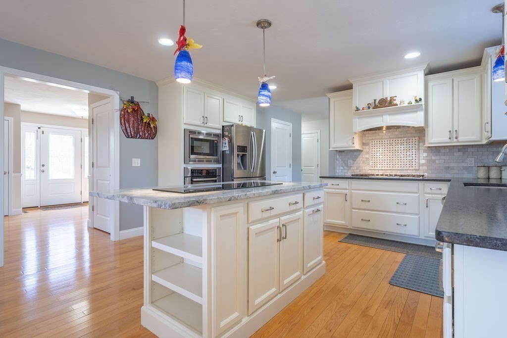 14 Longbrook Dr