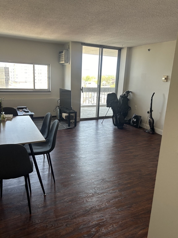 Cambridge, Massachusetts 02139, United States, 2 Bedrooms Bedrooms, ,2 BathroomsBathrooms,Residential,Active,140980