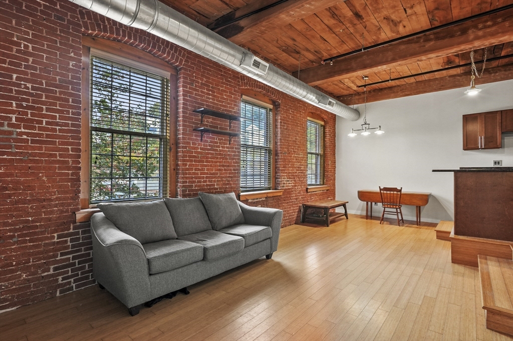 1511 Main Street C405