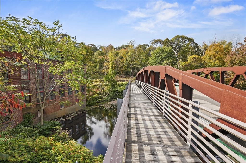 1511 Main Street C405