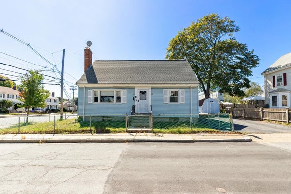 4 SPRING VALLEY RD, WEST ROXBURY, MA 02132 - Image ea0c755c983bbd715a02b49dfd09aae4/4234587600