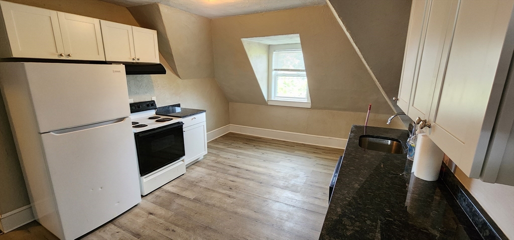 Attleboro, Massachusetts 02703, United States, 9 Bedrooms Bedrooms, ,4 BathroomsBathrooms,Residential,Active,85920