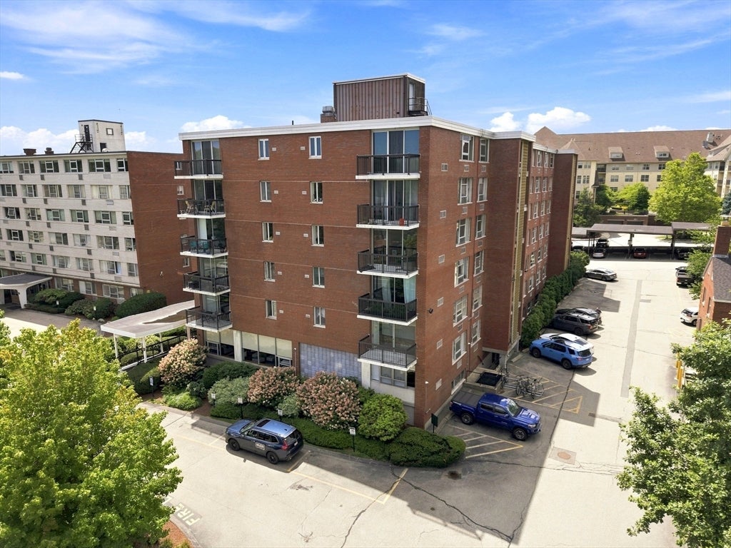 20 Hammond Pond Pkwy 208