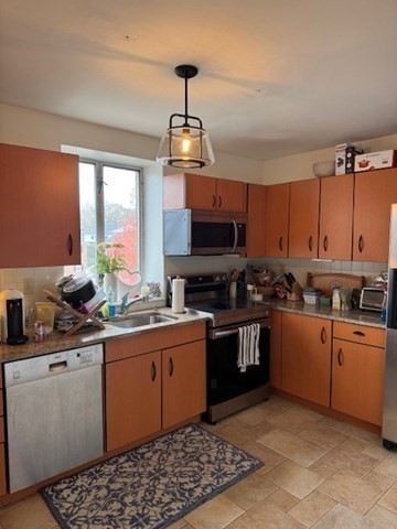 20 Hammond Pond Pkwy 208