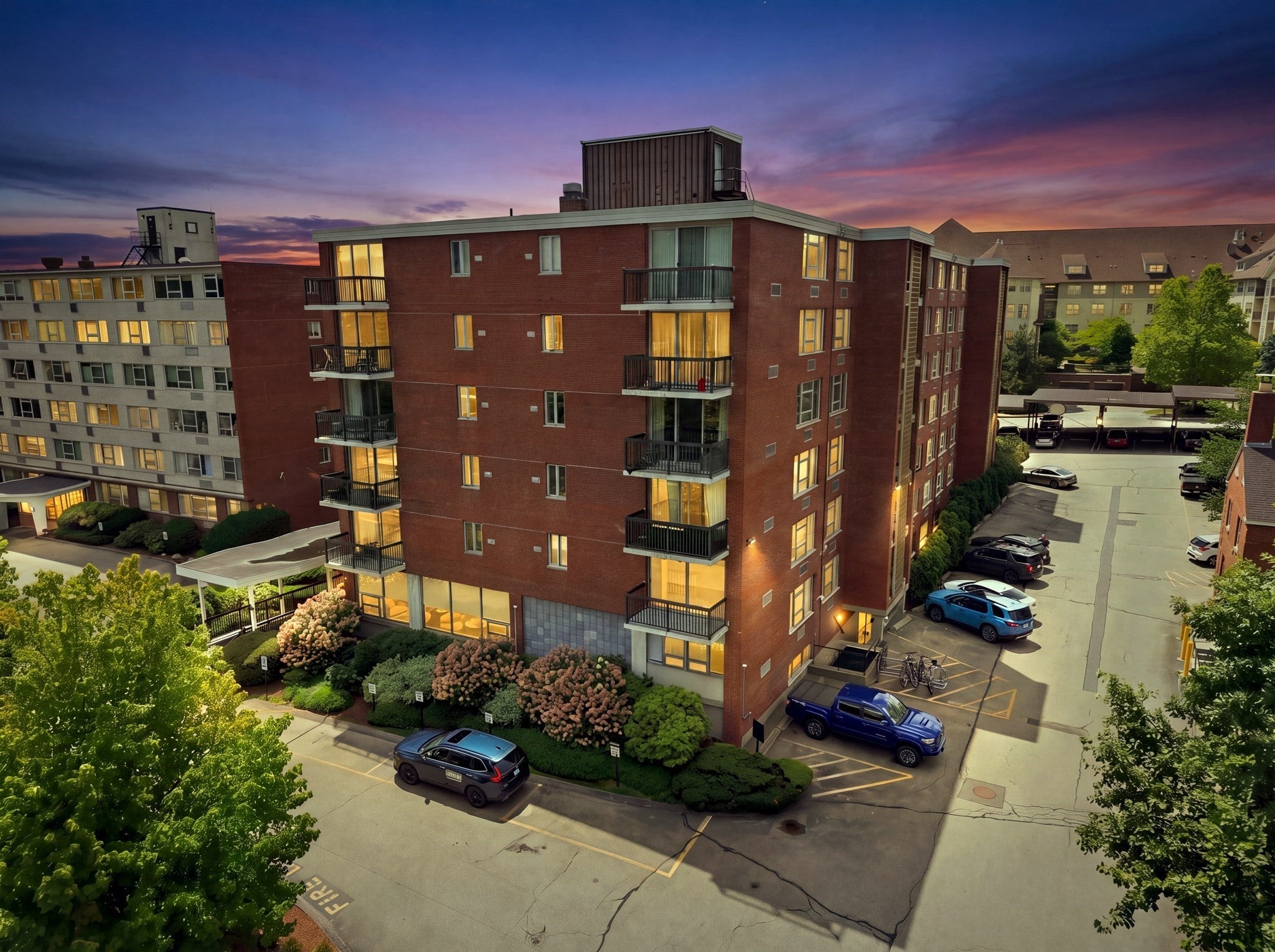 20 Hammond Pond Pkwy