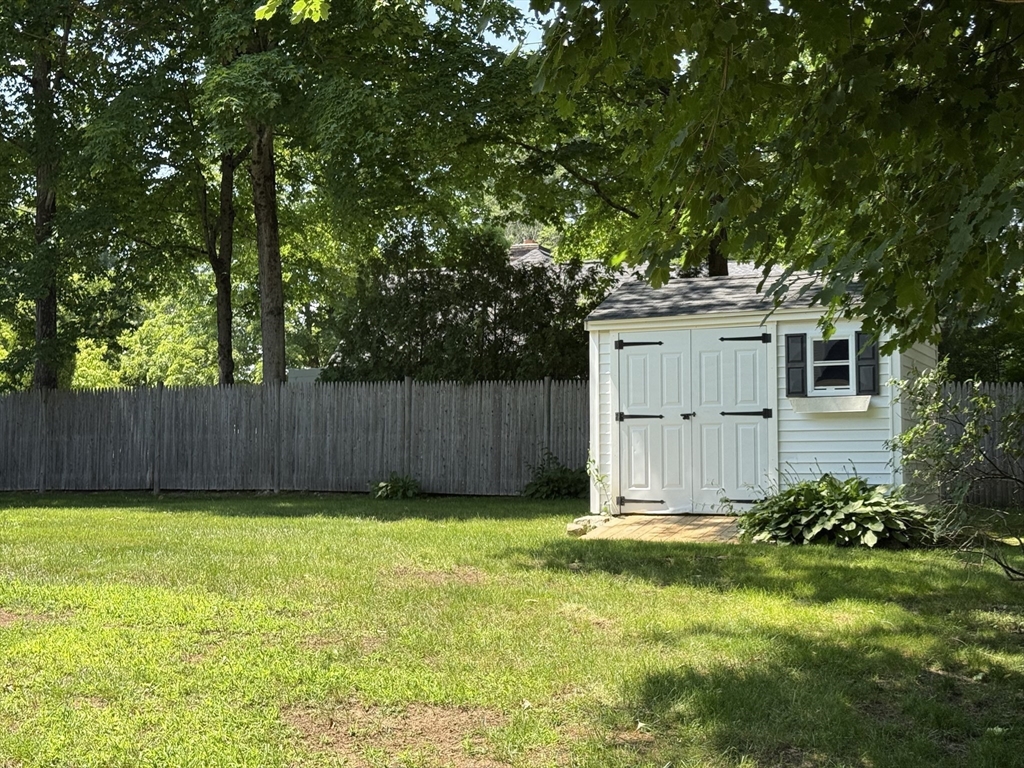 Medfield, Massachusetts 02052, United States, 3 Bedrooms Bedrooms, ,2 BathroomsBathrooms,Residential,Active,171248