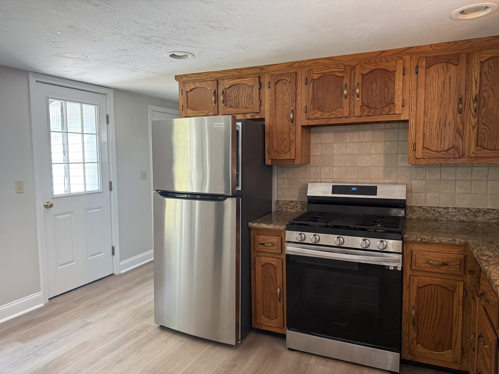 Medfield, Massachusetts 02052, United States, 3 Bedrooms Bedrooms, ,2 BathroomsBathrooms,Residential,Active,171248