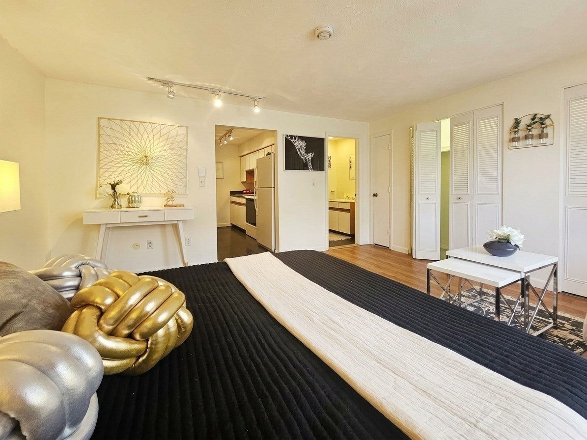 10 Roberts St 22