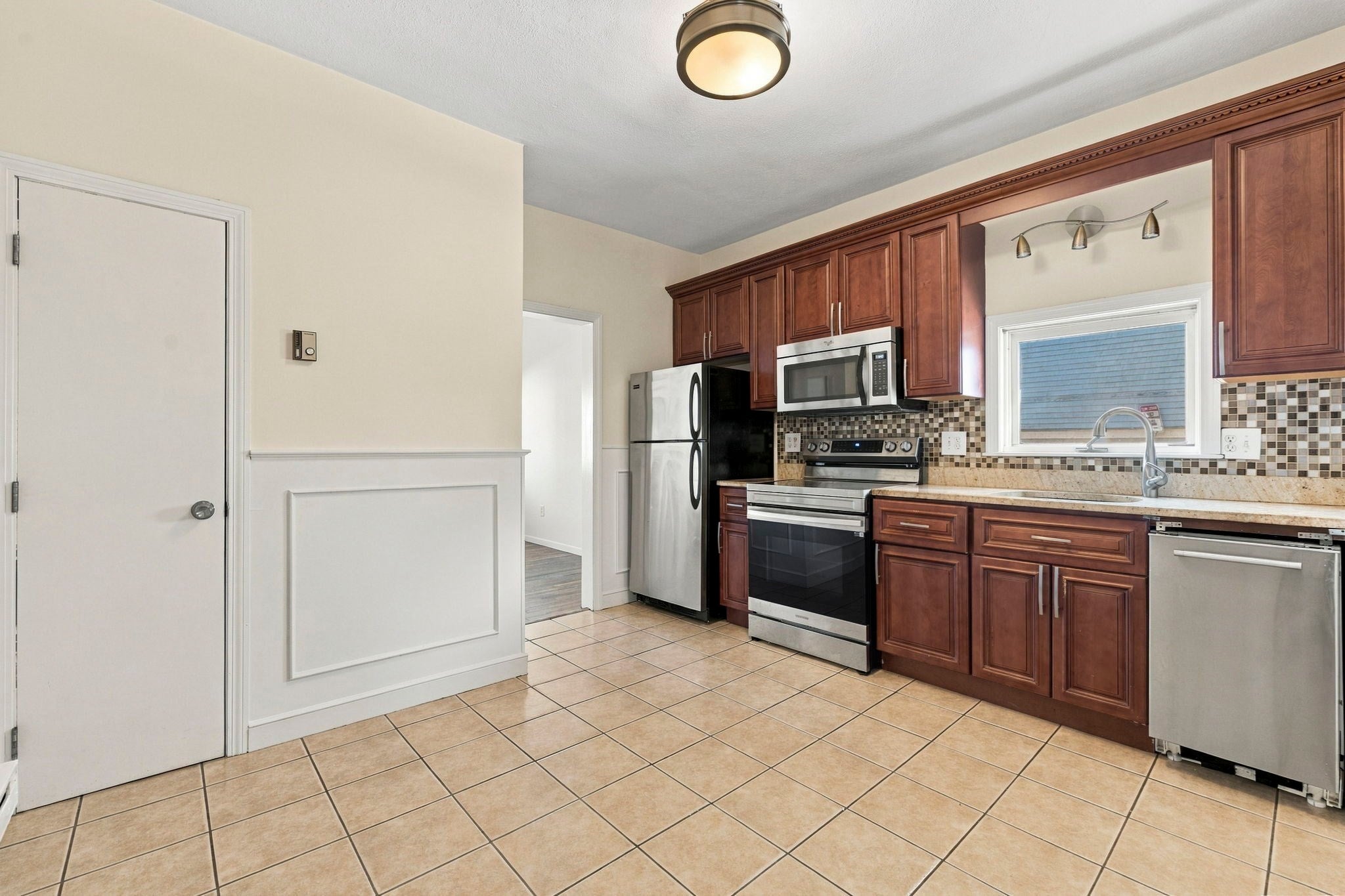370 Bunker Hill St #2, Boston, MA, 370 Bunker Hill St #2, Boston, MA Photo #4