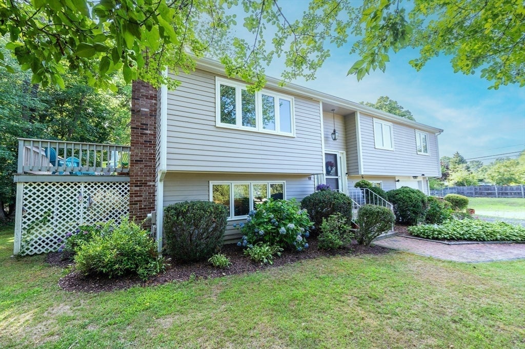 11 Fairview Ln, Weymouth, MA Photo #2