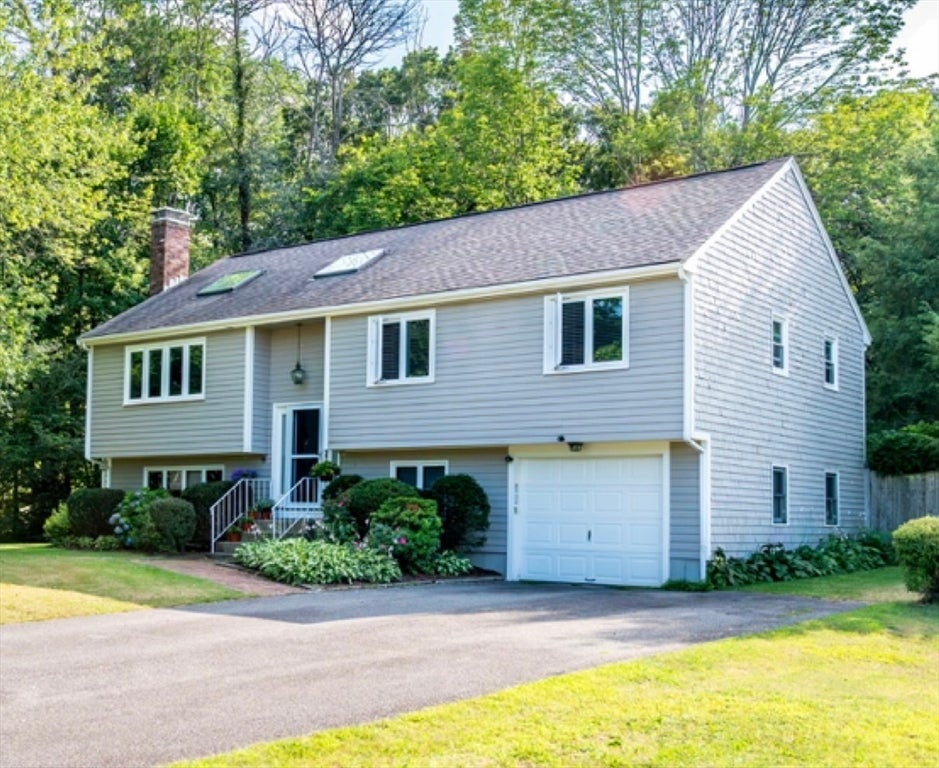11 Fairview Ln, Weymouth, MA Photo #1