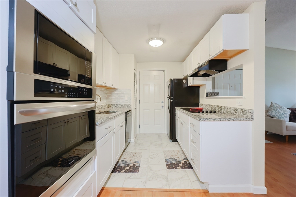 Natick, Massachusetts 01760, United States, 2 Bedrooms Bedrooms, ,2 BathroomsBathrooms,Residential,Pending,106994