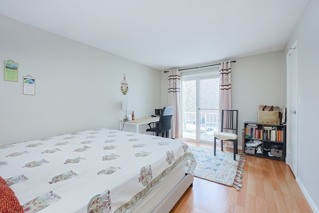 Natick, Massachusetts 01760, United States, 2 Bedrooms Bedrooms, ,2 BathroomsBathrooms,Residential,Pending,106994