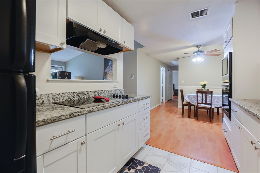 Natick, Massachusetts 01760, United States, 2 Bedrooms Bedrooms, ,2 BathroomsBathrooms,Residential,Pending,106994