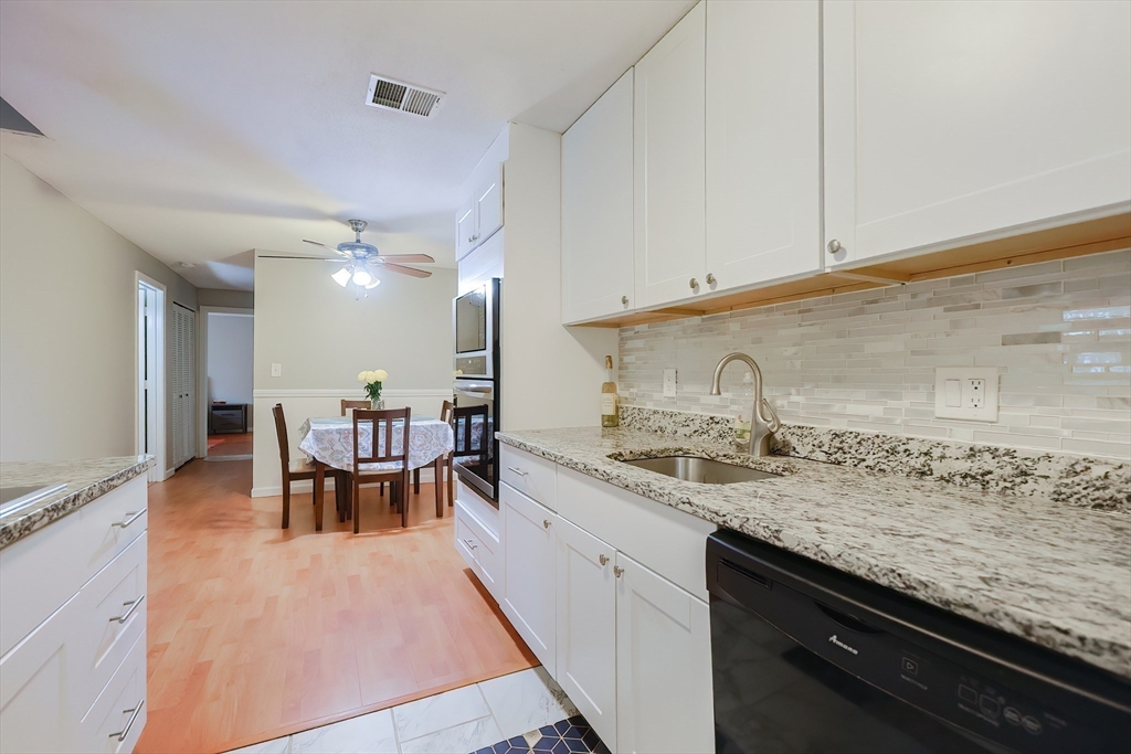 Natick, Massachusetts 01760, United States, 2 Bedrooms Bedrooms, ,2 BathroomsBathrooms,Residential,Pending,106994