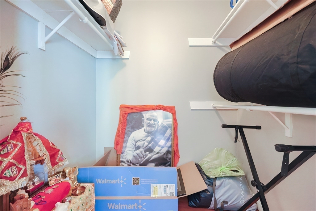 Natick, Massachusetts 01760, United States, 2 Bedrooms Bedrooms, ,2 BathroomsBathrooms,Residential,Pending,106994