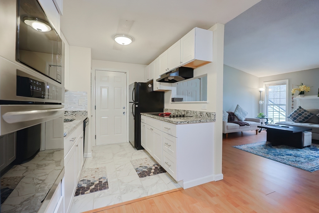 Natick, Massachusetts 01760, United States, 2 Bedrooms Bedrooms, ,2 BathroomsBathrooms,Residential,Pending,106994