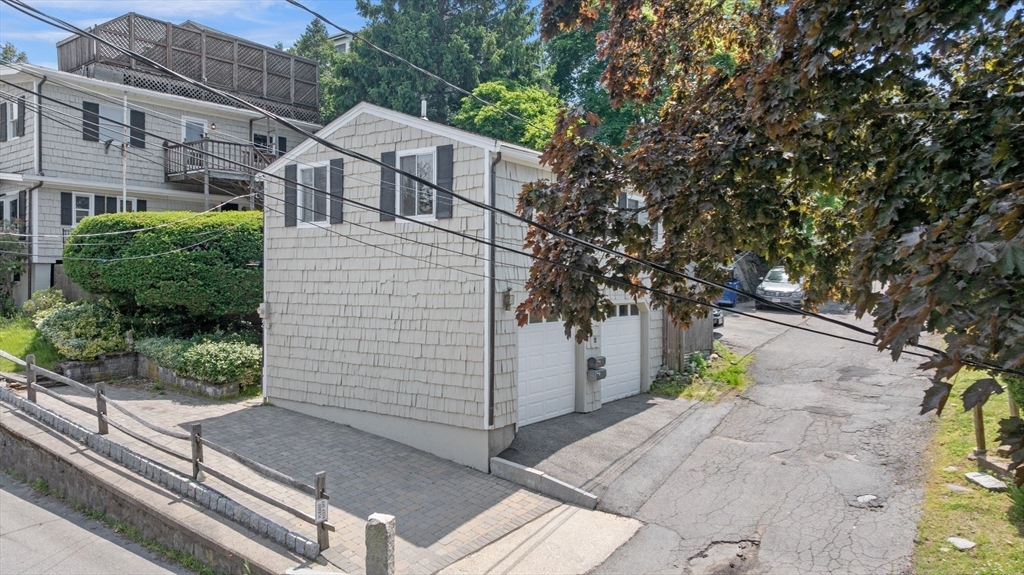 6 Calthrope/2 Togan Way