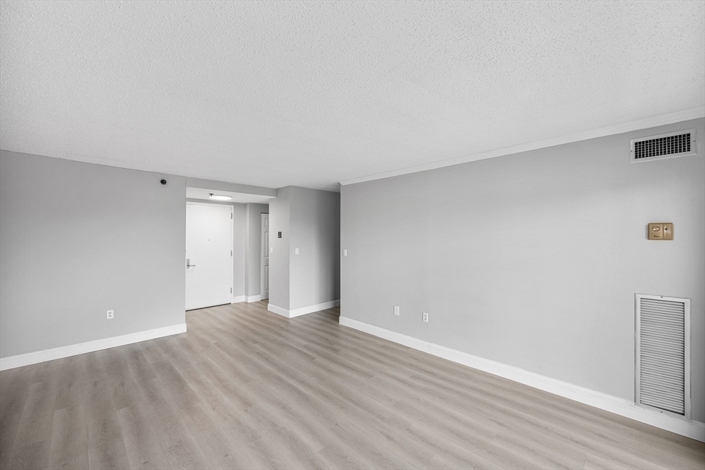 15 N Beacon St 401