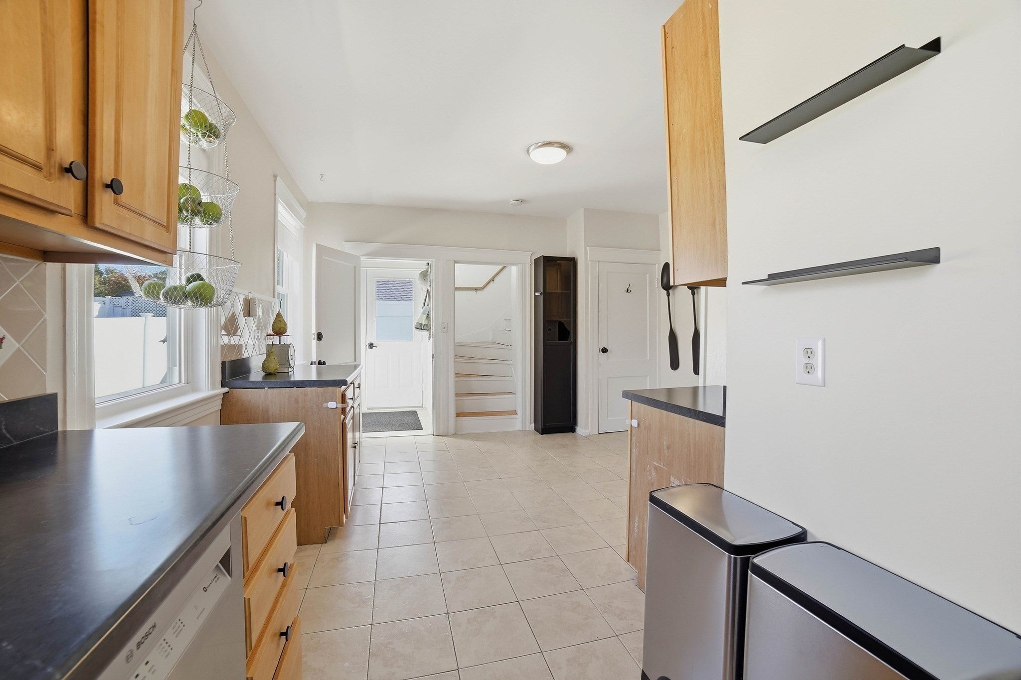 194 Whitmarsh Ave, Worcester, MA Photo #12