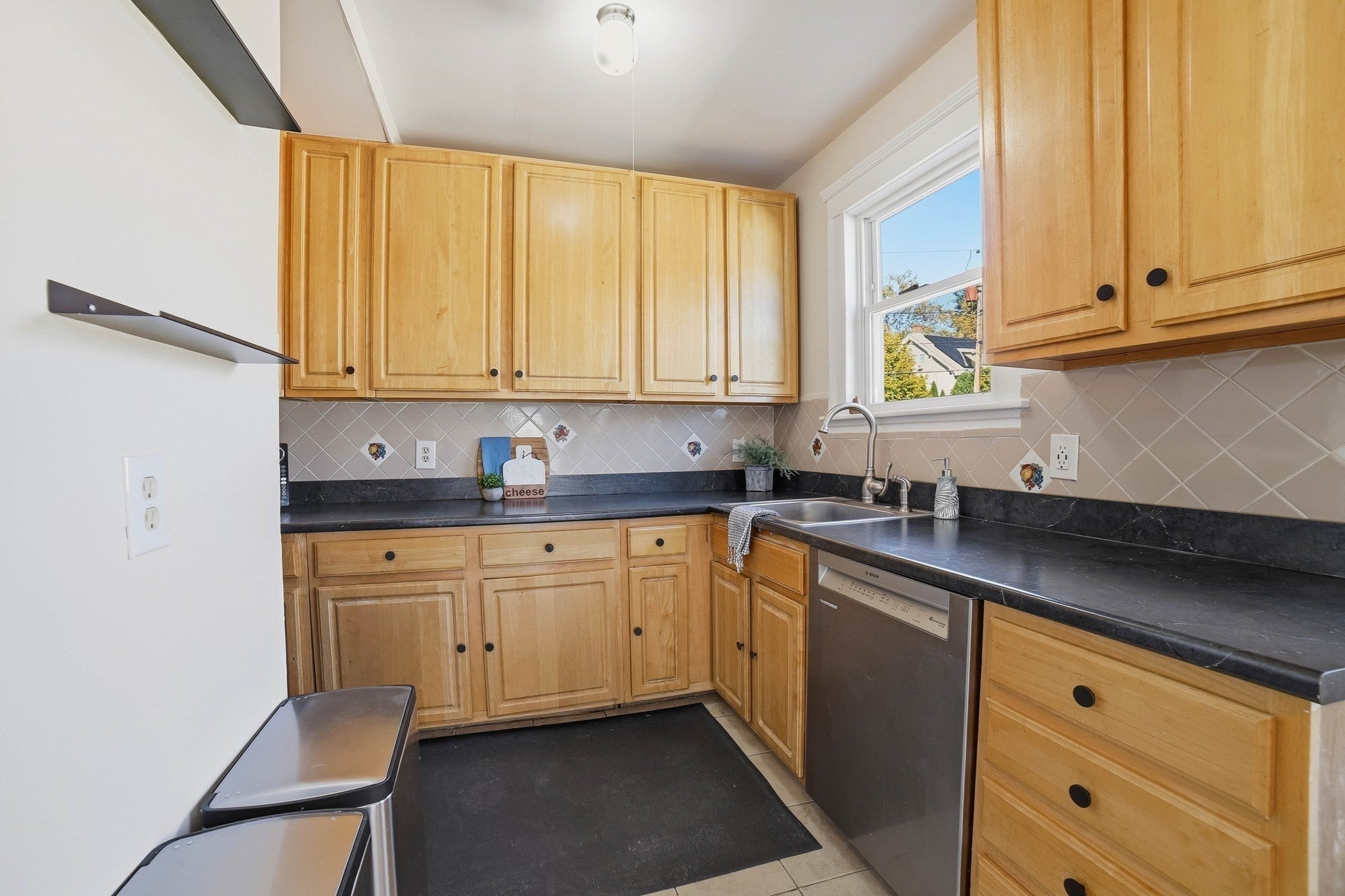 194 Whitmarsh Ave, Worcester, MA Photo #11